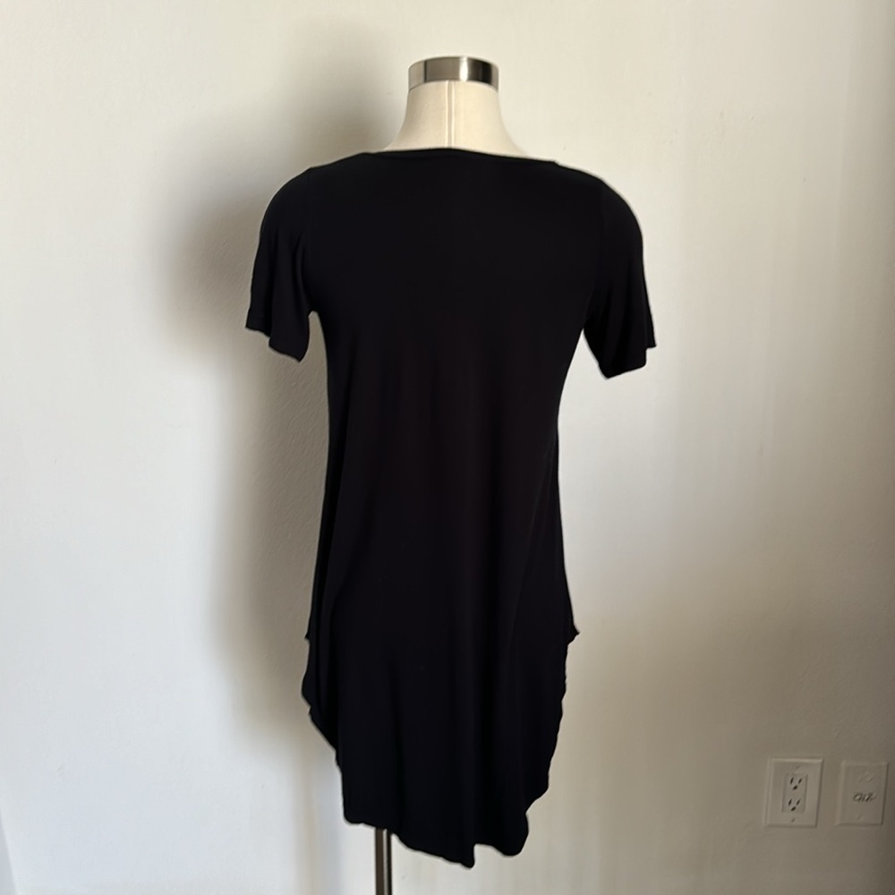 Cutest High/Low Shirt🖤 - Picture 4 of 6